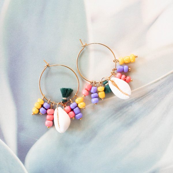 Hoops oorbellen met edelsteen - Glaskralen Kauri schelp